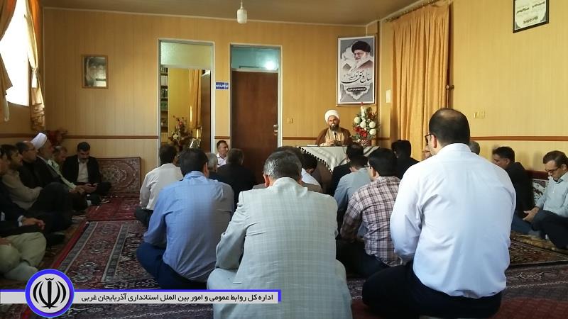 در اولین روز هفته دولت اعضای شورای اداری با امام جمعه شاهین دژ دیدار نمودند