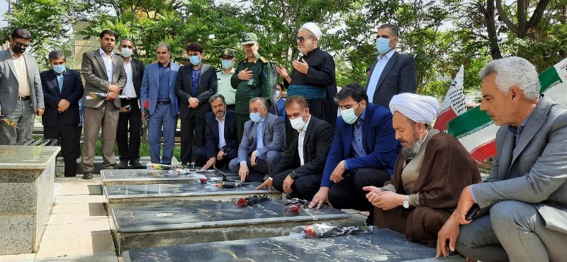 ادای احترام معاون رئیس جمهور به مقام شامخ شهدای شاهین دژ