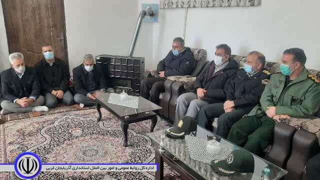 دیدارجمعی از مدیران شهرستان با خانواده معظم شهدا وایثارگران بمناسبت دهه فجر