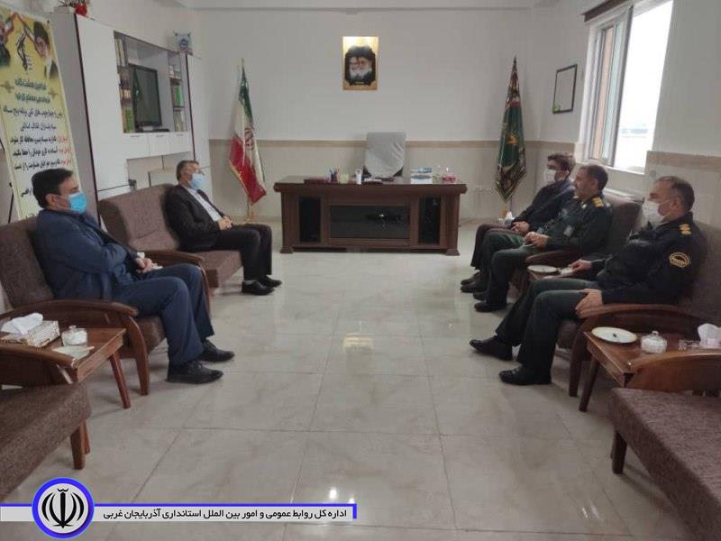 با حضور در ناحیه مقاومت بسیج با فرمانده سپاه شاهین دژ به مناسبت روز پاسدار دیدار کرد
