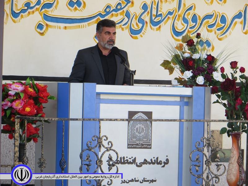 برگزاری صبحگاه مشترک نیروهای نظامی وانتظامی بمناسبت هفته نیروی انتظامی در شاهین دژ