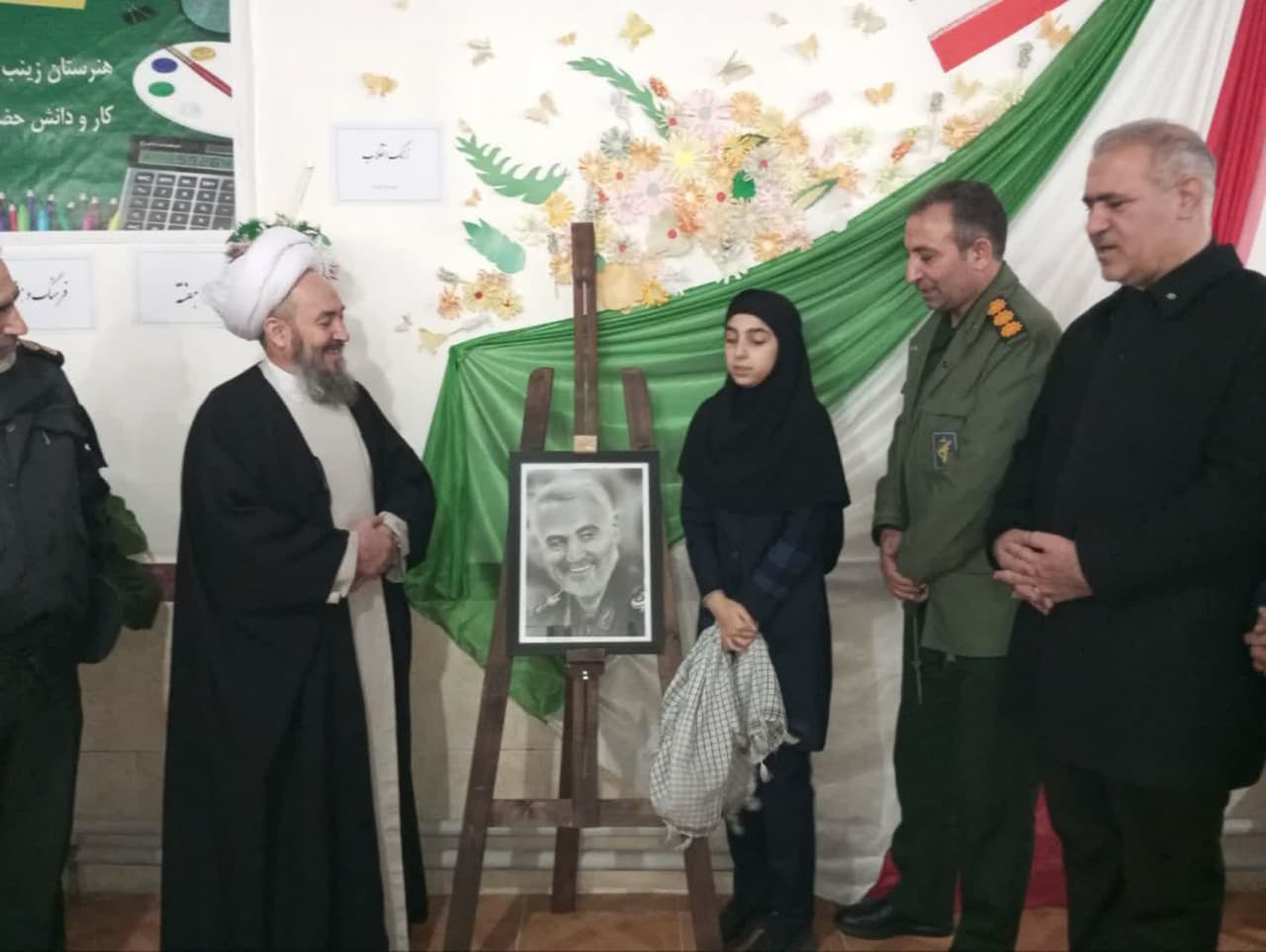نواختن زنگ انقلاب و آیین آغاز جشن‌های دهه فجر در شاهین دژ