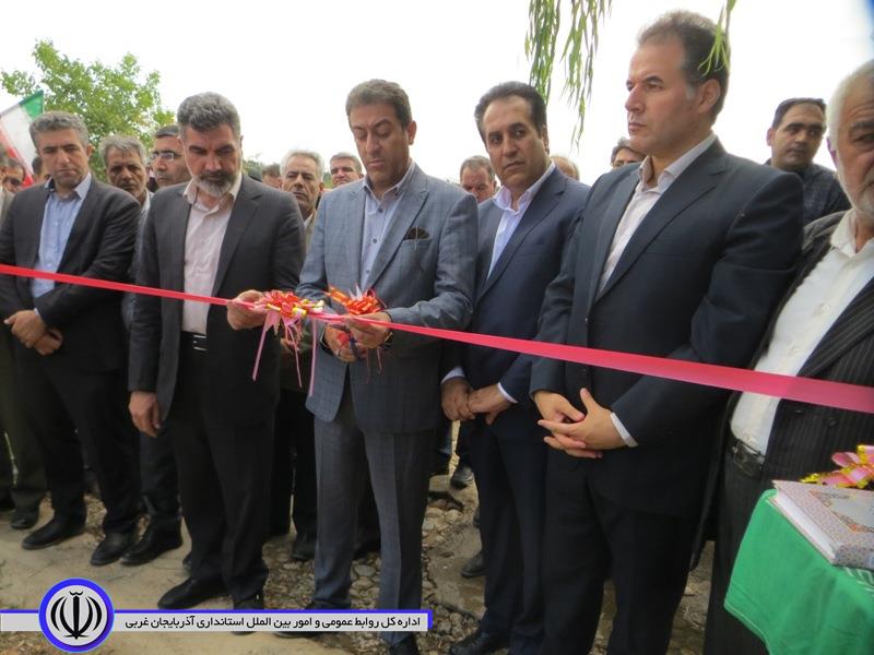 در دومین روز از هفته دولت چند طرح عمرانی در شاهین دژ به بهره برداری رسید