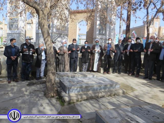 مزار مطهر شهدا گلباران شد