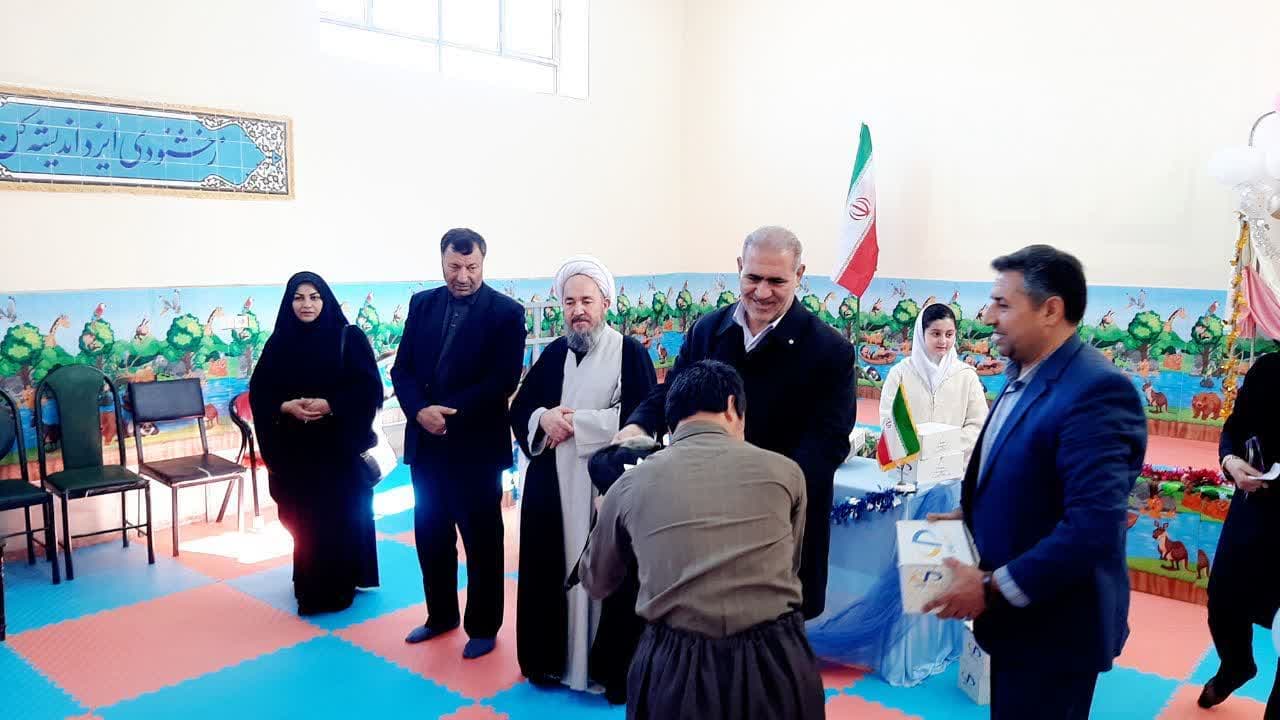 بازدید فرماندار شاهین دژ وامام جمعه از مدرسه استثنایی کوثرشاهین دژ