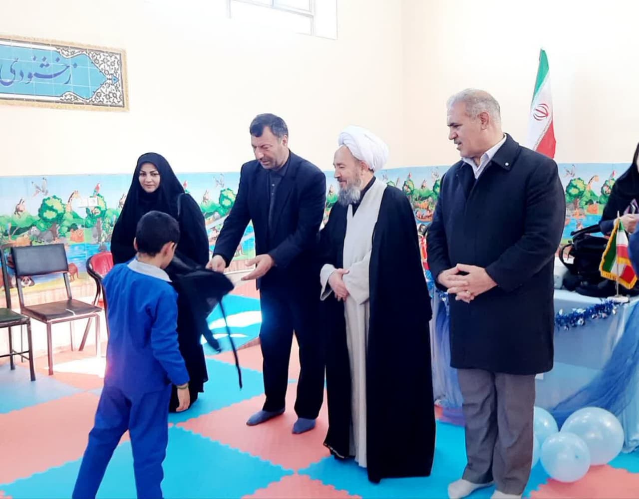 بازدید فرماندار شاهین دژ وامام جمعه از مدرسه استثنایی کوثرشاهین دژ