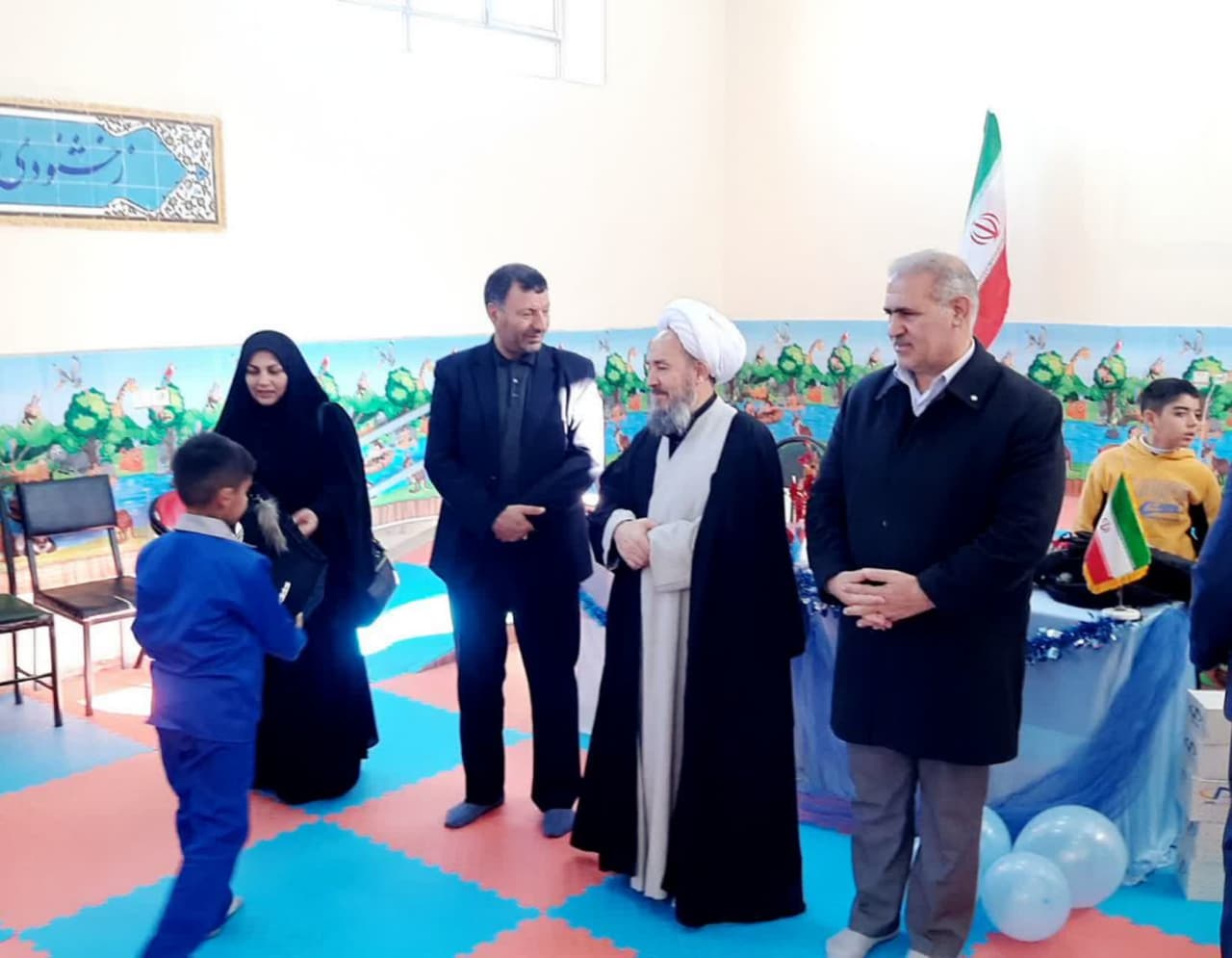 بازدید فرماندار شاهین دژ وامام جمعه از مدرسه استثنایی کوثرشاهین دژ