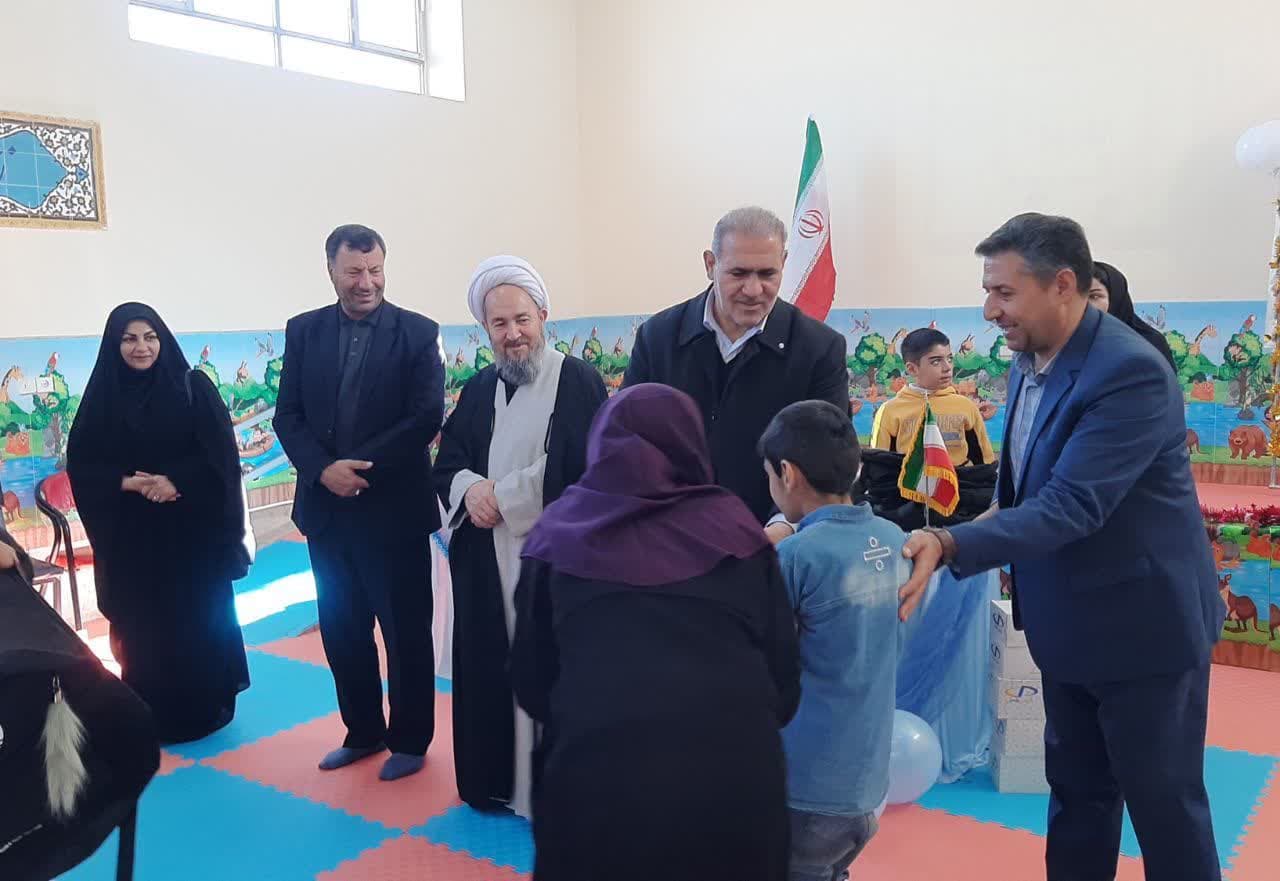 بازدید فرماندار شاهین دژ وامام جمعه از مدرسه استثنایی کوثرشاهین دژ